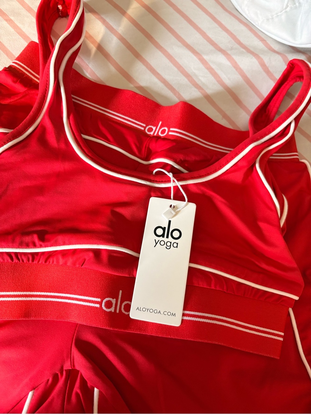 Alo Yoga ,grey,pink,red set of leggings and top together - Picture 3 of 6
